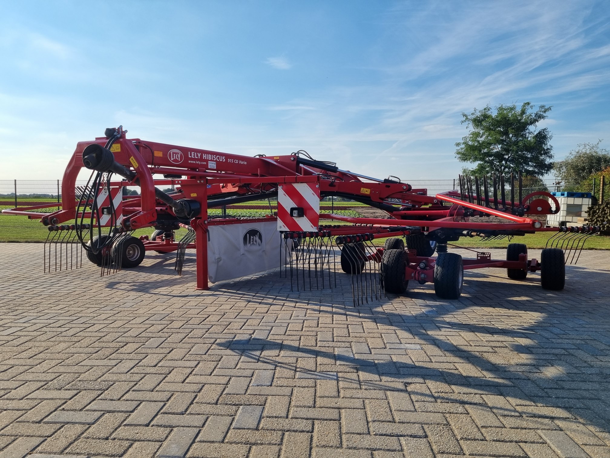 Lely Hibiscus 915 CD Vario, zeer nette machine, van eerste eigenaar! VERKOCHT!